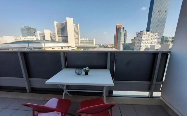 Mischek Tower Apartment with private terrace next to UNO