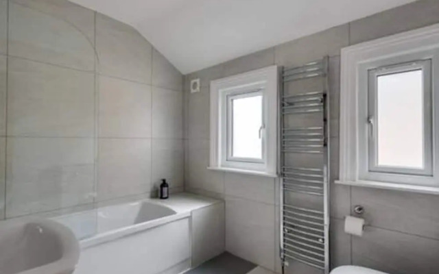 Summertown 4-br Family Home - Bright Spacious
