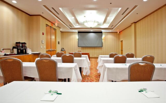 DoubleTree by Hilton Richmond Airport