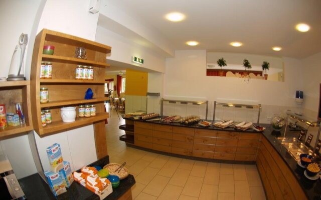 Pitzis Kinderhotel - Family Only