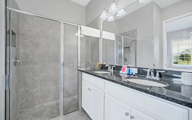 Vibrant Townhome w Private Pool, near Disney