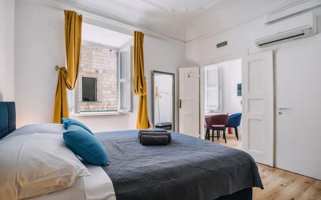 Art Deco Old Town Square Apartments by DuHomes