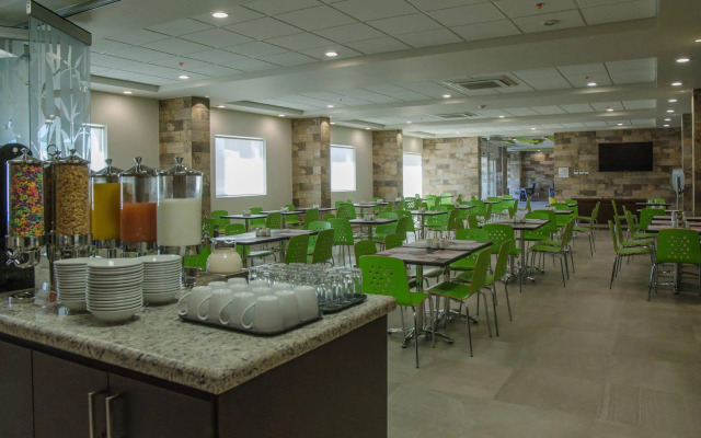 Holiday Inn Express & Suites Celaya by IHG