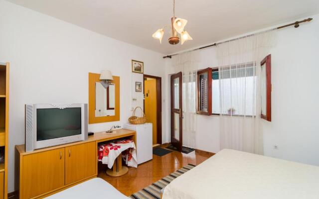 Apartments Villa Molunat 1