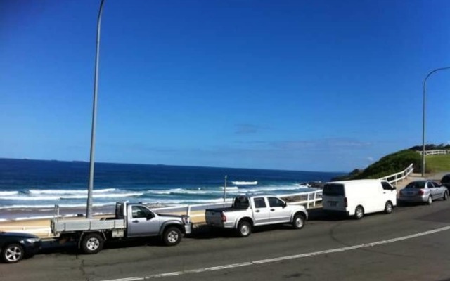 Newcastle Beach Apartment