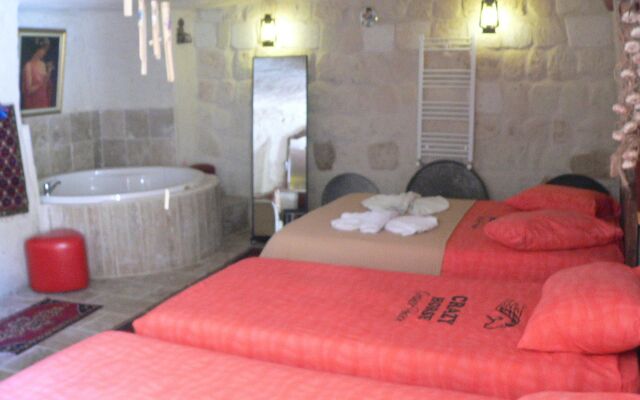 hotels crazy horse