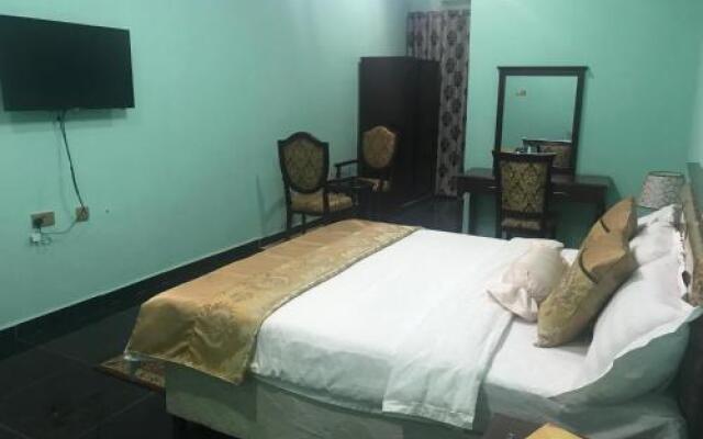 Kaura Hotel and Suites