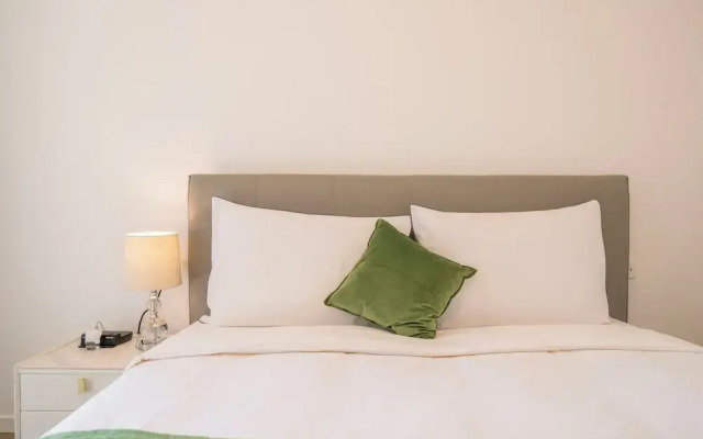 Tyms Elegant 4BR 2BA Apt in Xujiahui