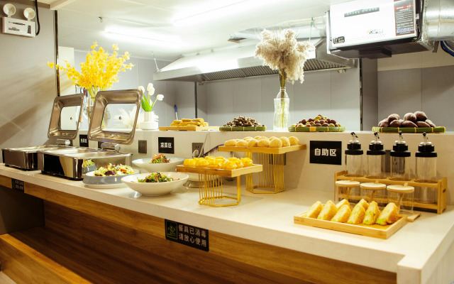GreenTree Inn Express Hotel((Hebi East Station Store)