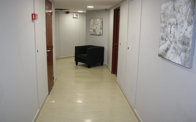 Rich Royal Suites