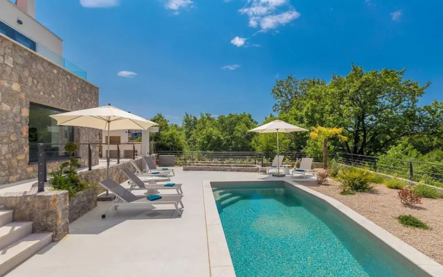 Villa Verena With Heated Pool