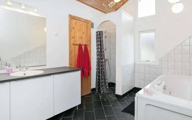 10 Person Holiday Home in Fjerritslev-by Traum