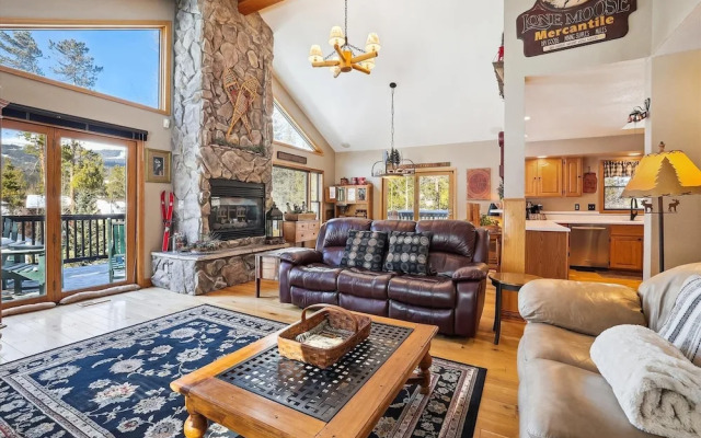 Wildwood Peaks 4 Bedroom Home by RedAwning