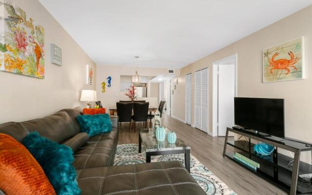 2 Bedroom 2 Bath With Patio On 11th Collins ave
