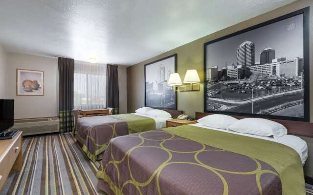 Super 8 by Wyndham Bernalillo