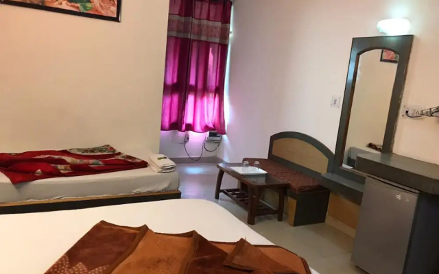 Goroomgo Bajrang Paharganj New Delhi