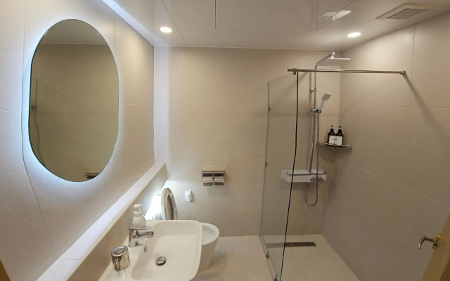 Bay Condo Hotel Tongyeong