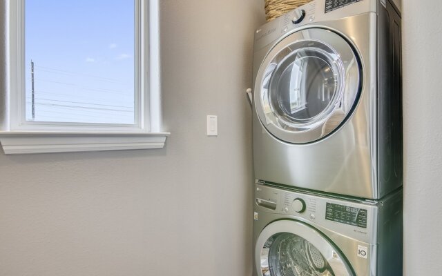 Salty Blue Mermaid - 4 Br Home