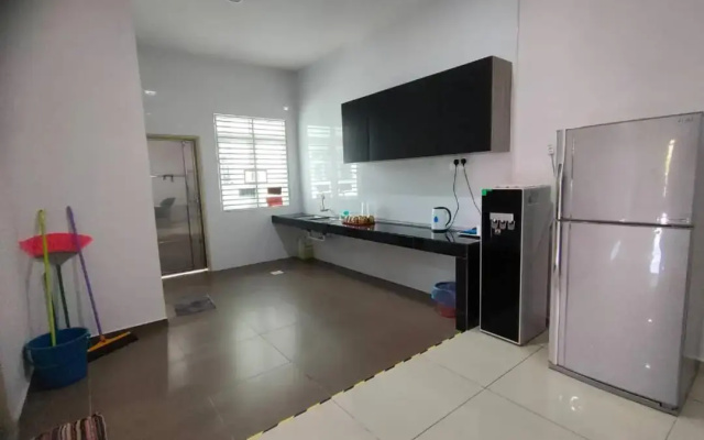 SWEET DREAM HOME 20PAX 3-Storey 5R5B SITIAWAN