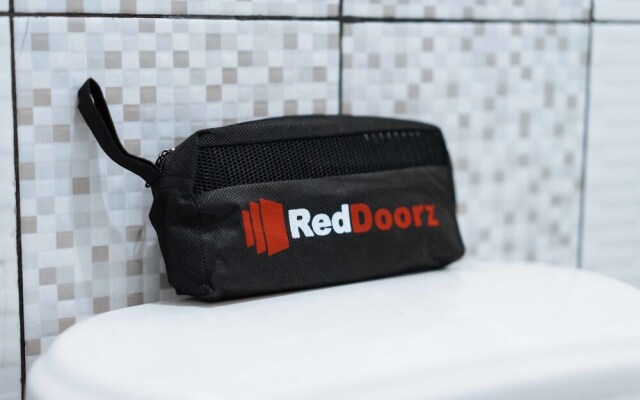 RedDoorz @ Traveler's Inn Bajada Davao