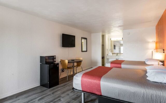 Motel 6 Portsmouth, VA