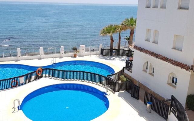 Exquisite Calahonda Beach Studio