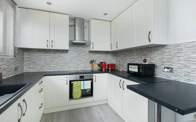 Skyvillion - 2bed House W Grdn&parking In Hatfield