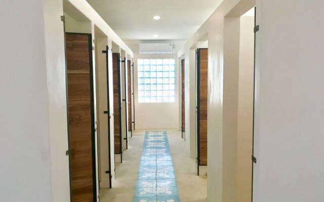 Seaesta Komodo Hotel & Hostel