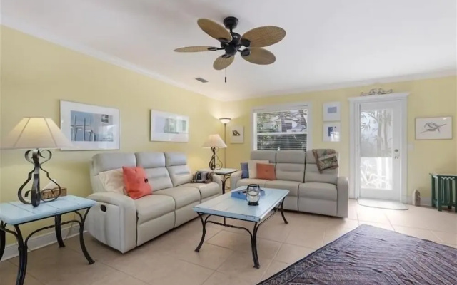 Island Haven 2 Bedroom Home by RedAwning