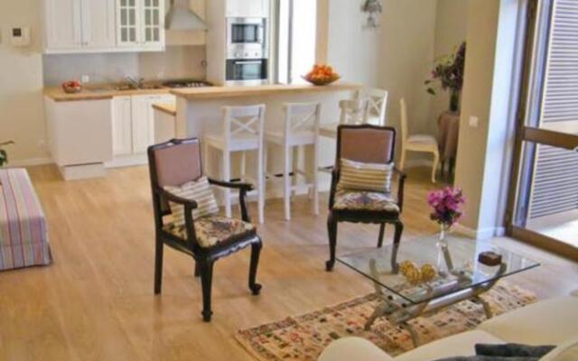 Central Funchal Apartment - GARDEN - Free Parking & AC