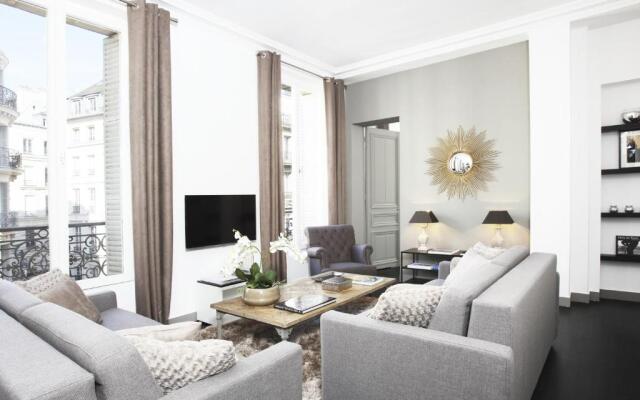 Luxury 3 Bedrooms Le Louvre I by Livinparis