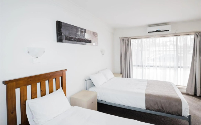 Hurley's Bar & Bistro