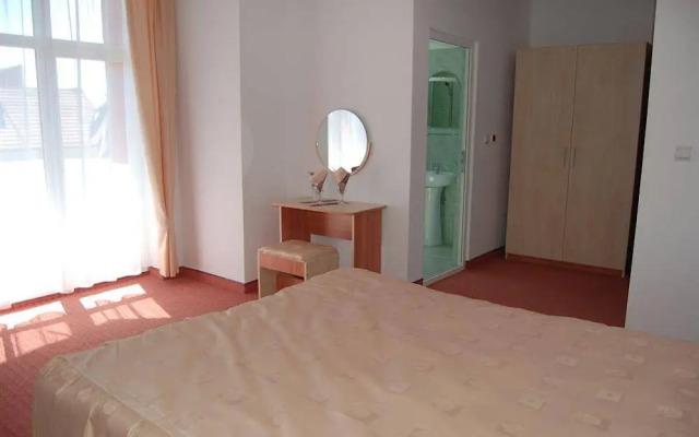Class Hotel