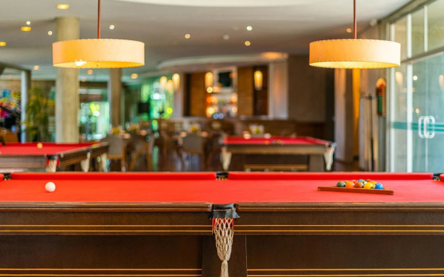 Almenat Embu das Artes, Tapestry Collection by Hilton