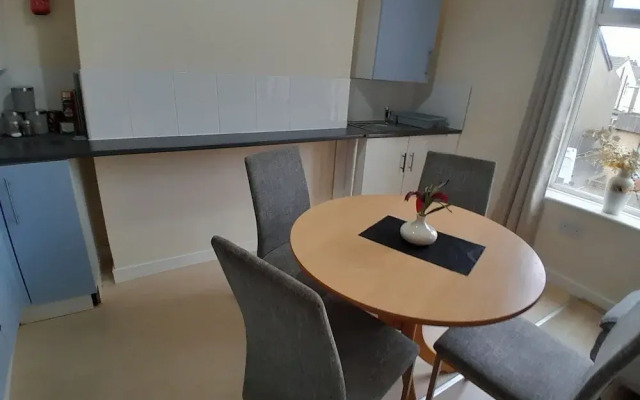 Blackpool - 2-beds - Sleeps 5 - Pet Friendly