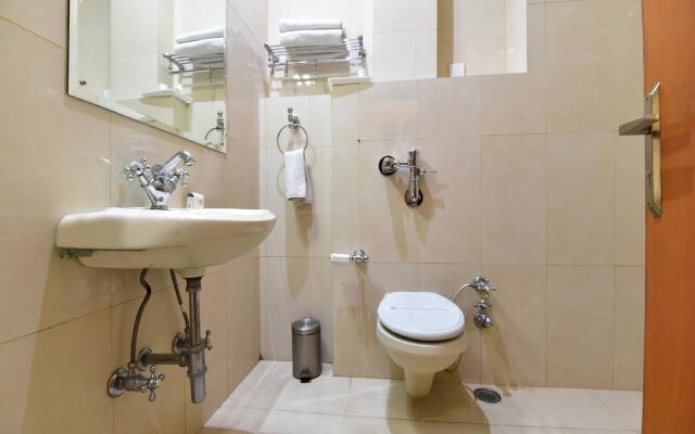 OYO 1492 Hotel Broadway Inn