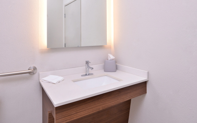 Holiday Inn Express And Suites Elgin