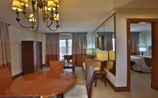 Crown Regency Suites & Residences - Mactan