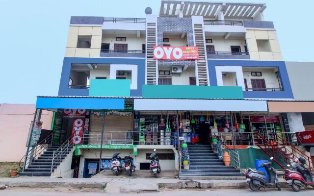 OYO Flagship 80556 Happy Residency