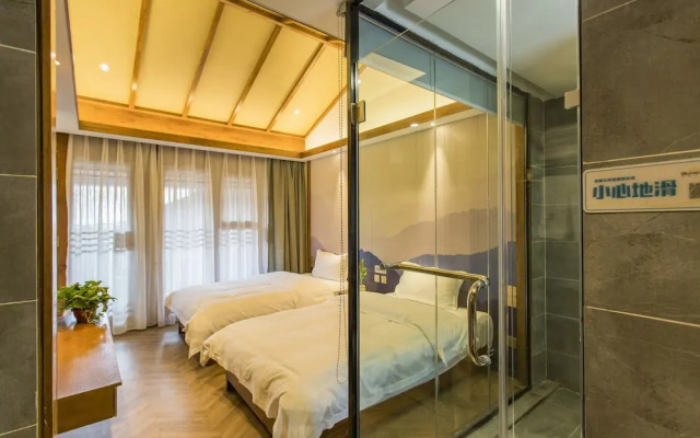 Lijang First Bay Hotel