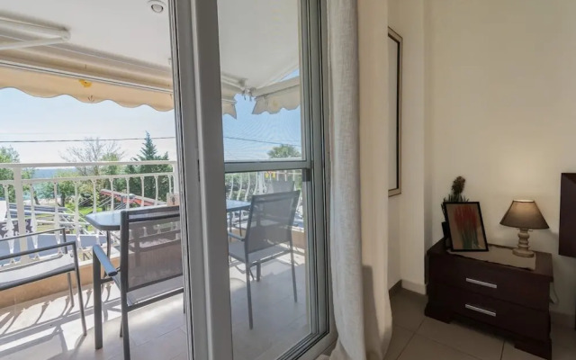 Tommy Seafront No 4 by Rentalspro - Nea Flogita