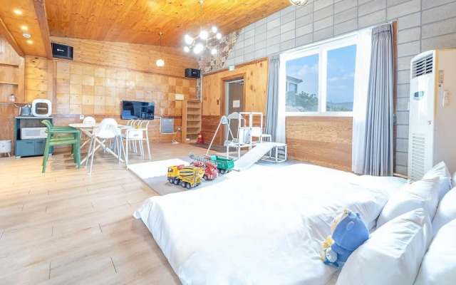 Yeosu Hi Mom Kids Family Pension Black