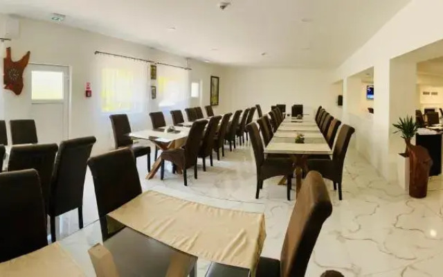 Hotel Raj