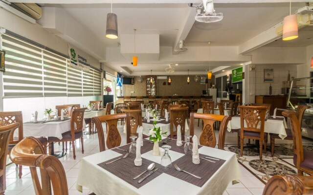 OYO 1771 Zeke Hotel
