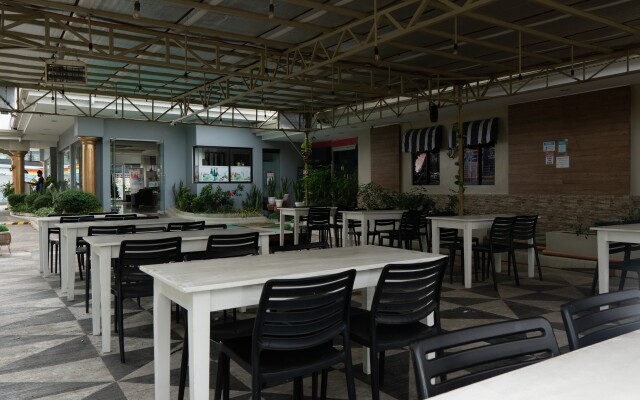 S&M Hotel