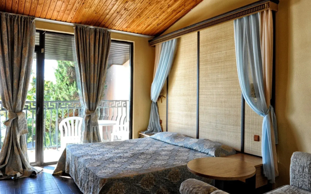 Elenite Holiday Village