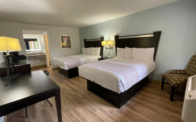Tricove Inn & Suites