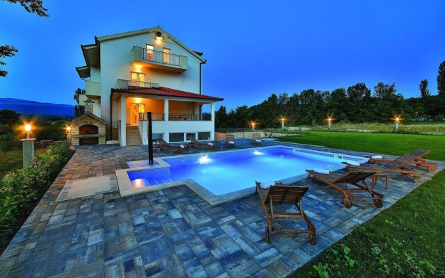 Amazing Home in Trilj with Hot Tub, WiFi & 4 Bedrooms