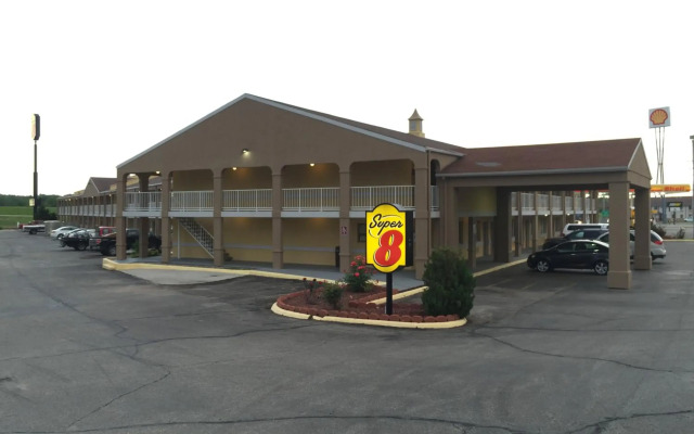 Deluxe Inn & Suites