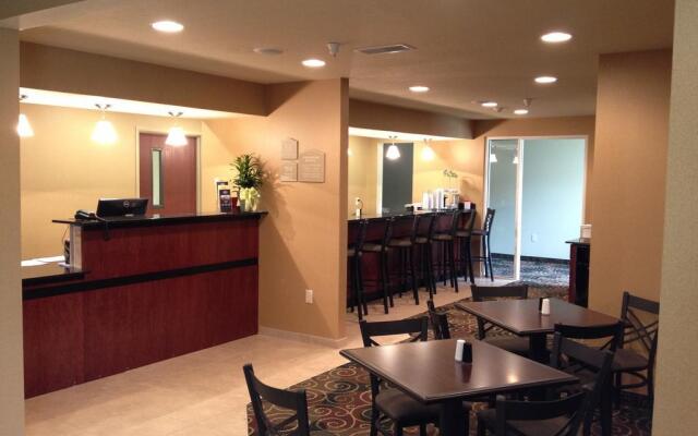 Cobblestone Hotel & Suites - Newton